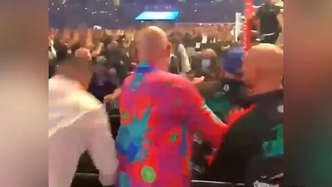 Billy Joe Saunders’ dad Tom Saunders attacked by security after Canelo fight