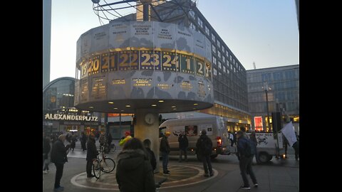 21.03.2022 Spaziergang Berlin Alexanderplatz Weltzeituhr