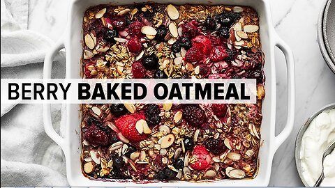 EASY BAKED OATMEAL | with mixed berries for a healthy breakfast!
