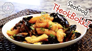 Korean Seafood Rice-cake Dish (해산물 떡볶이, HaeSanMul TteokBokkI) | Aeri's Kitchen