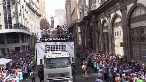 Den eldste gateparaden i Rio De Janeiro feirer 100-års jubileum