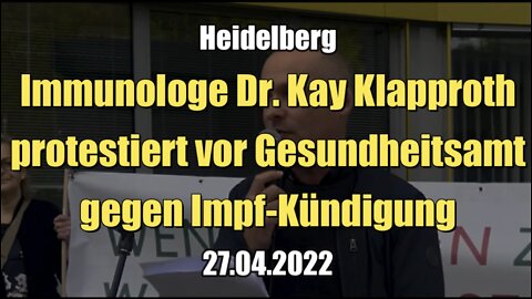 Immunologe Dr. Kay Klapproth protestiert vor Gesundheitsamt gegen Impf-Kündigung (27.04.2022)