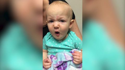 "A Baby Girl Gets Excited When She Hears Siri's Voice"