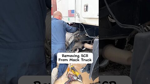 Removing SCR from a Mack Truck #mechanic #dpf #diesel #dieseltrucking