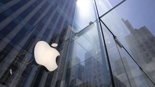 Apple Becomes 1st U.S. Company Valued At $2 Trillion