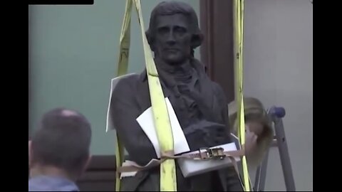 STATUE OF U.S. FOUNDING FATHER🇺🇸🎩THOMAS JEFFERSON REMOVED🏛️💫