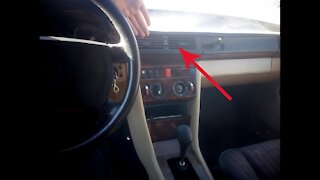 Mercedes Benz W124 - Remove / Fit dashboard Center Vent DIY