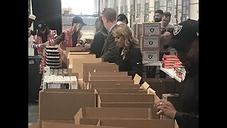 Raiders alumni pack Thanksgiving food boxes for Las Vegas charities