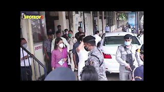 Kangana Ranaut and sister Rangoli arrive at Bandra police station to record their statements