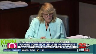 Planning commission discusses oil ordinance