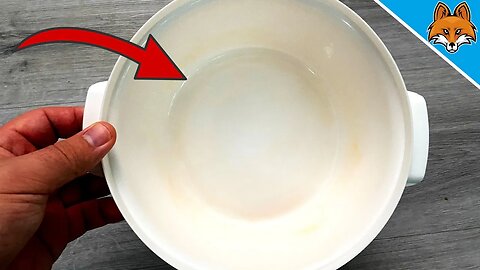 How to remove Red STAINS in Plastic Cans 💥 (Suprisingly EASY) 🤯