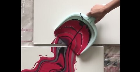 This woman creates ART using a dustpan and paint and the results are incredible
