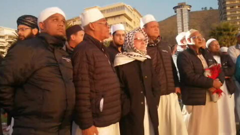 Watch: Cape Town Muslims Gather At Three Anchor Bay For The Sighting Of The Moon
