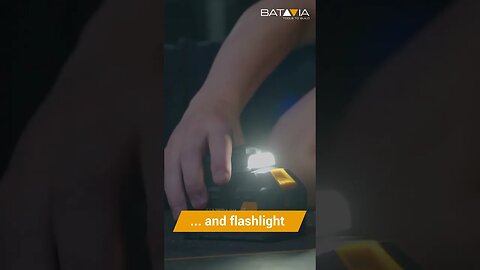 The Batavia USB adapter & flashlight: perfect for charging your phone no matter where you are 🏜️