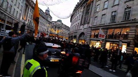 FREEDOM PROTESTERS CHANT FREEDOM REGENT'S STREET 18 December 2021