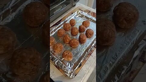 #gordonramsay #chef #gordon #meatballs My signature homemade hot Italian MEATBALLS!!! Gordon??