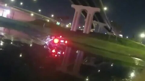 Body cam video of Orlando Police rescuing a man who crashed car into lake
