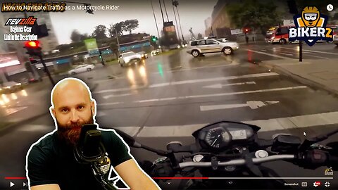 Motorcyclist Dodges Danger and Escapes Unscathed from Rush Hour Traffic