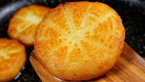 If you have 2 potatoes, make this super crispy potato snack. Simple and delicious