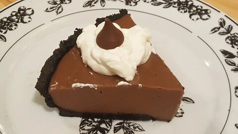 Milk Chocolate Pudding Pie - No Bake, Easy - The Hillbilly Kitchen