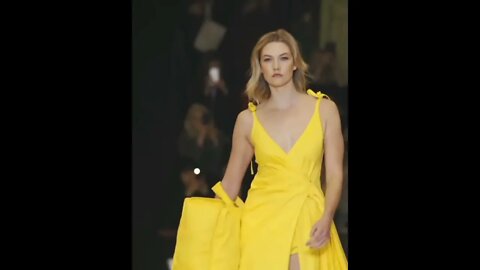 karliekloss in offwhite Fall/Winter 2019 FashionShow
