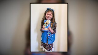 Girl Scout gets creative to sell cookies