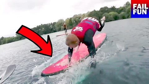 DIVER FALLING FROM FUNNY SURF BOARD😂