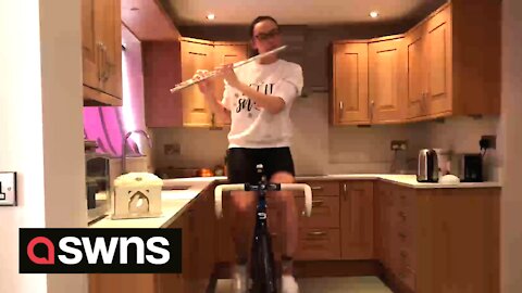 Skilled indoor cyclist performs 25 Christmas carols while CYCLING ON ROLLERS