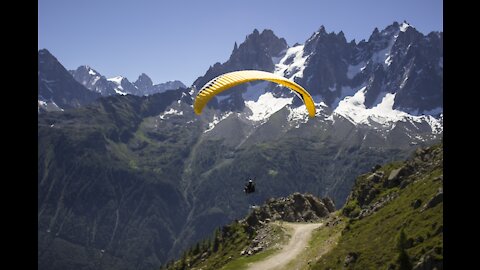 PARAGLIDER .THE PLEASURE ,THE FLY ,THE FREEDOM AT THE SKY(PARAPENTE,VOO LIVRE