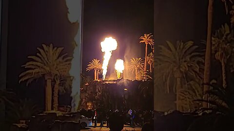 Fire Show in Las Vegas #lasvegas #jloonthetrack