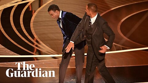 Will Smith Slaps Chris Rock on stage at the Oscars 😱😱..