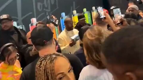 Floyd Mayweather Gets Mobbed By Pro-Hamas Loons For Sending Aid To Israel After The Oct 7th Attacks