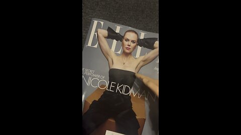 SPH reviews a magazine. Elle Magazines keep showing up. Nicole Kidman looks hideous. #funny