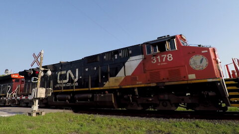 CN 3178 & CN 3125 Engines Manifest Train At Westbound In Ontario
