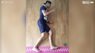 Stop-motion: atlet springer længdespring derhjemme