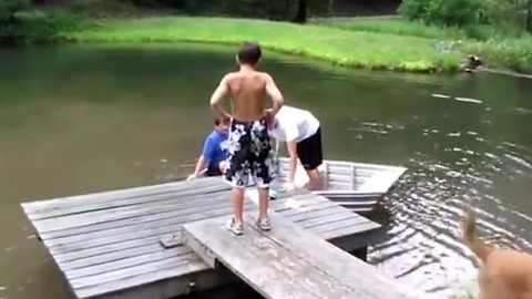 Kid Adorably Fails To Get Out Of Boat