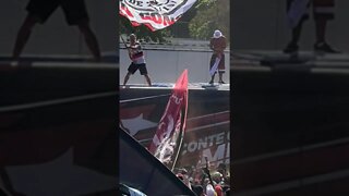 AeroFla Mais Insano da História! Torcida do Flamengo Sobe no Ônibus e Faz Festa no Embarque #shorts