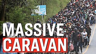 FOOTAGE: Caravan Fights With Border Police; 9000 Migrants Headed to US | Facts Matter