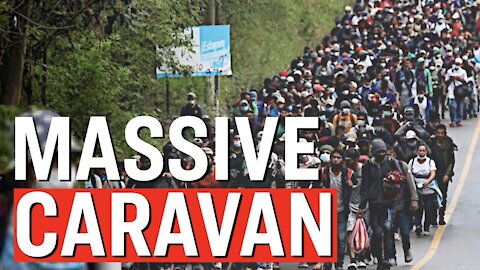 FOOTAGE: Caravan Fights With Border Police; 9000 Migrants Headed to US | Facts Matter