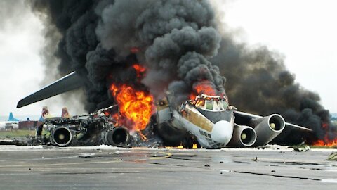 Plane Crash Caught on Tape | Good Morning America |