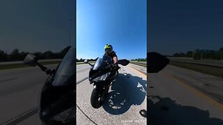 Kawasaki ZX-6R Supersport SpeedemonZX636 "One-handed SAVE of Insta360 Camera on the Interstate 😳"