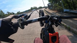 How I learned to wheelie 😎 // 72v SURRON-X E-Bike 🏍