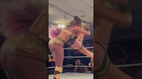 Ray Lyn Hits The Cutter On The Queen 💥😱 #live #wrestling #fight #womenswrestling #wwe #aew