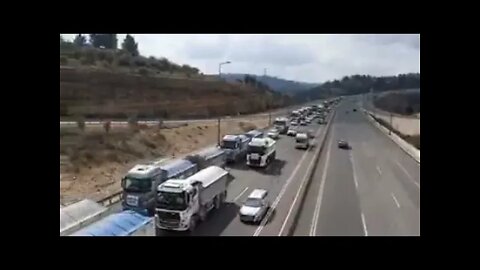 NOW Convoy of trucks and vehicles arrives in #Je