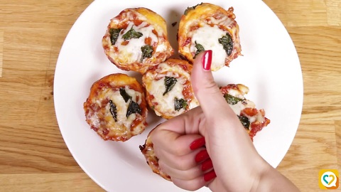 These delectable deep dish pizza bites are sure to make your mouth water!