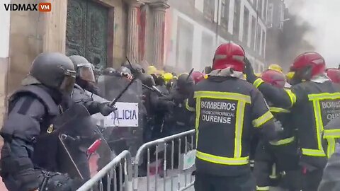 Police And Firefighters Beat The Snot Out Of Each Other In Spain