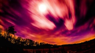 Super vibrant 4K space time lapse from mountain cabin