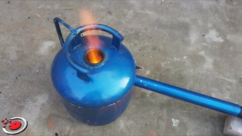 Making a Homemade Charcoal Metal Foundry With Empty Gas Cylinder