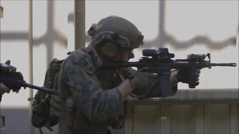 Recon Marines Conduct MOUT Training