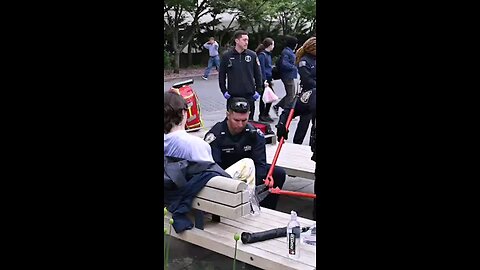 Pro Hamas protestor chained & glued them self to a bench at NYU.